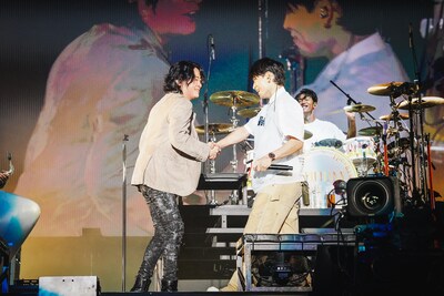 左からRYUICHI（LUNA SEA）、TAKUYA∞（UVERworld）。