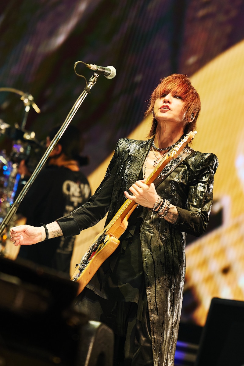 SUGIZO（G, Violin / LUNA SEA）