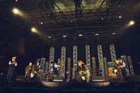 ROTTENGRAFFTYを捕まえに来た綾小路翔（氣志團）と早乙女光（氣志團）。（撮影：中野修也）