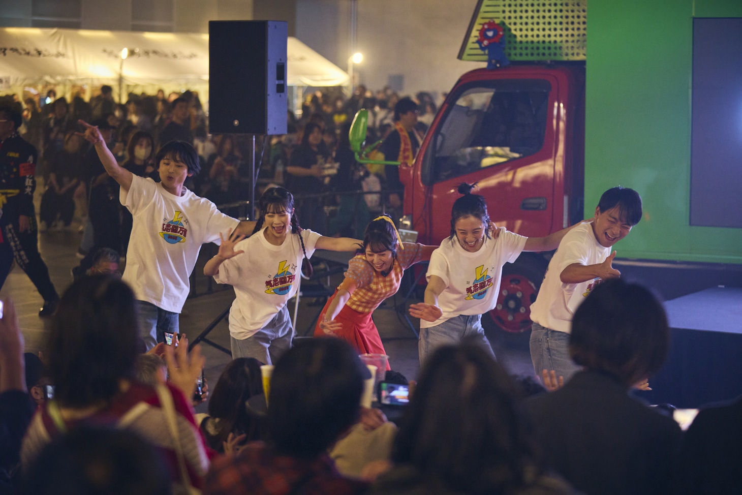 DJブースに登場した林祐衣。（撮影：中野修也）