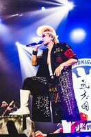 綾小路翔（Vo / 氣志團）（撮影：青木カズロー）