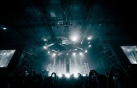 岡崎体育のライブの様子。（撮影：釘野孝宏）