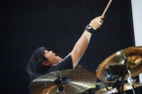 河本あすか（Dr / 打首獄門同好会）（撮影：平野タカシ）