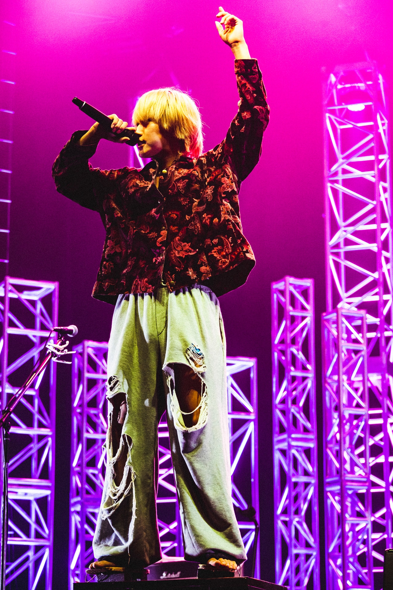 かやゆー（Vo, G / ヤングスキニー）（撮影：青木カズロー）