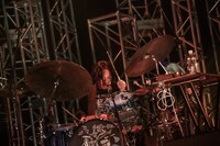 石若駿（Dr / 君島大空 合奏形態）（撮影：平野タカシ）