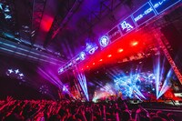 BUCK∞TICKによるライブの様子。（撮影：青木カズロー）