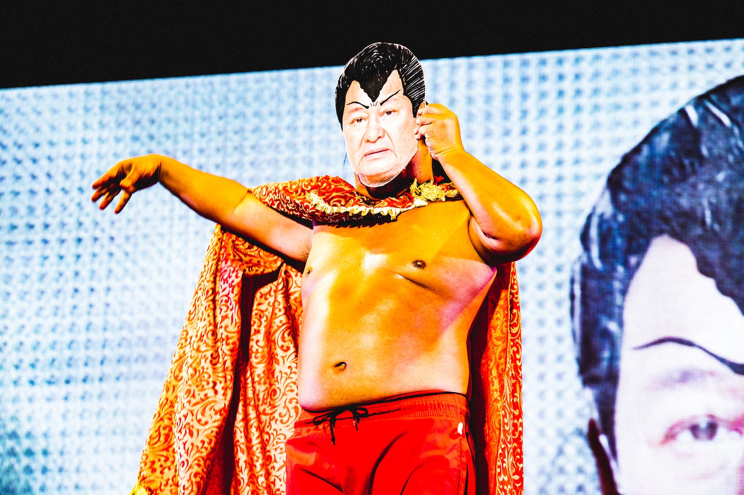 “変梅”を披露する秋山竜次（ロバート）。（撮影：青木カズロー）