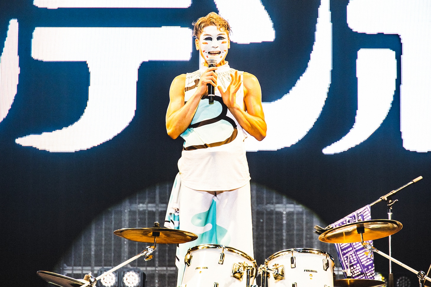 樽美酒研二（Dr / ゴールデンボンバー）（撮影：青木カズロー）