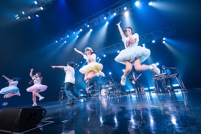 清 竜人25「KIYOSHI RYUJIN25 THE BAND LIVE」神奈川公演の様子。