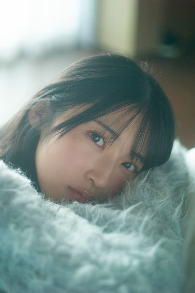 AKB48佐藤綺星の1st写真集発売、“次世代エース”が水着姿やランジェリー