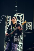 堂前タオル（B / 堂前透［ロングコートダディ］ / ジュースごくごく倶楽部）（撮影：中野修也）