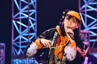 愛コーラ（Vo / 山崎おしるこ［ムームー大陸］ / ジュースごくごく倶楽部）（撮影：中野修也）