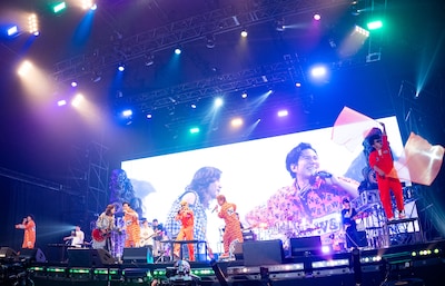 NEWSと綾小路翔、早乙女光（氣志團）、星野英彦（BUCK∞TICK）。（撮影：釘野孝宏）