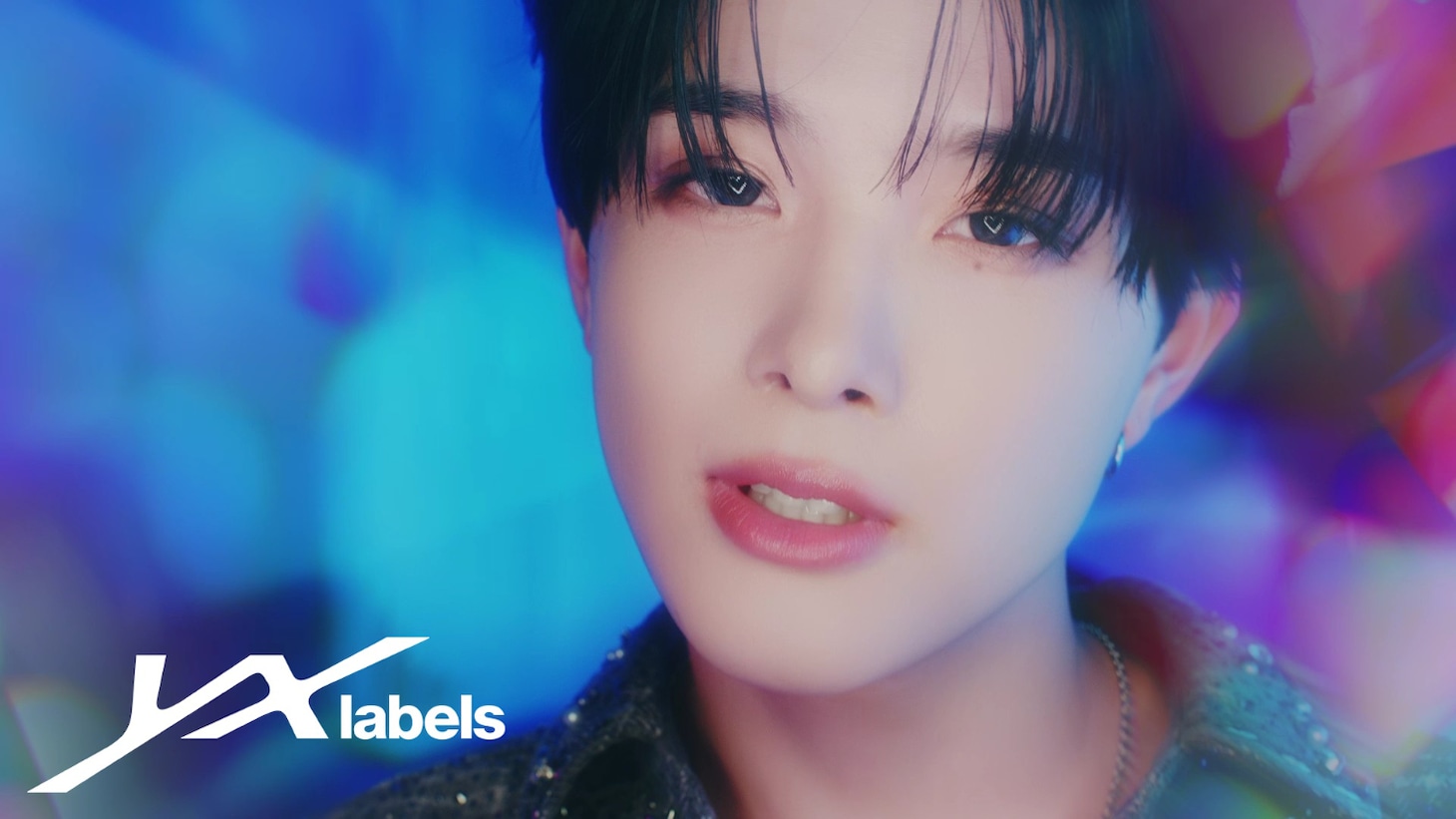 「MXMM」ミュージックビデオより。©YX LABELS