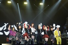 アイナ・ジ・エンドと安藤なつ（メイプル超合金）、高野正成（きしたかの）。（撮影：平野タカシ）