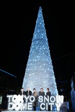 ツリーとTOMORROW X TOGETHER。