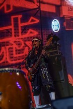 白鳥松竹梅（B / 氣志團）（撮影：平野タカシ）