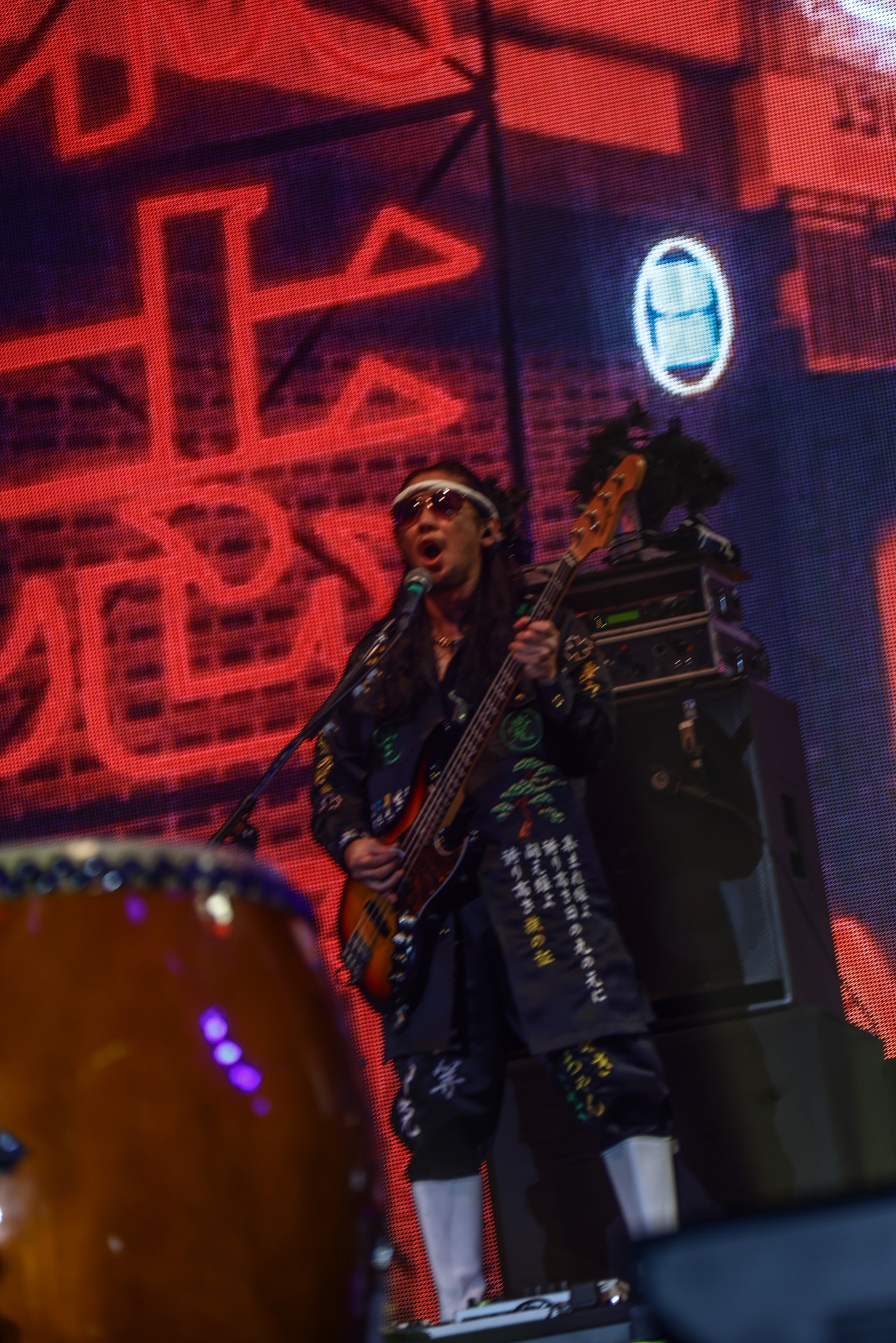 白鳥松竹梅（B / 氣志團）（撮影：平野タカシ）