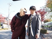 主演の佐野勇斗とササキオサム（MOON CHILD）。