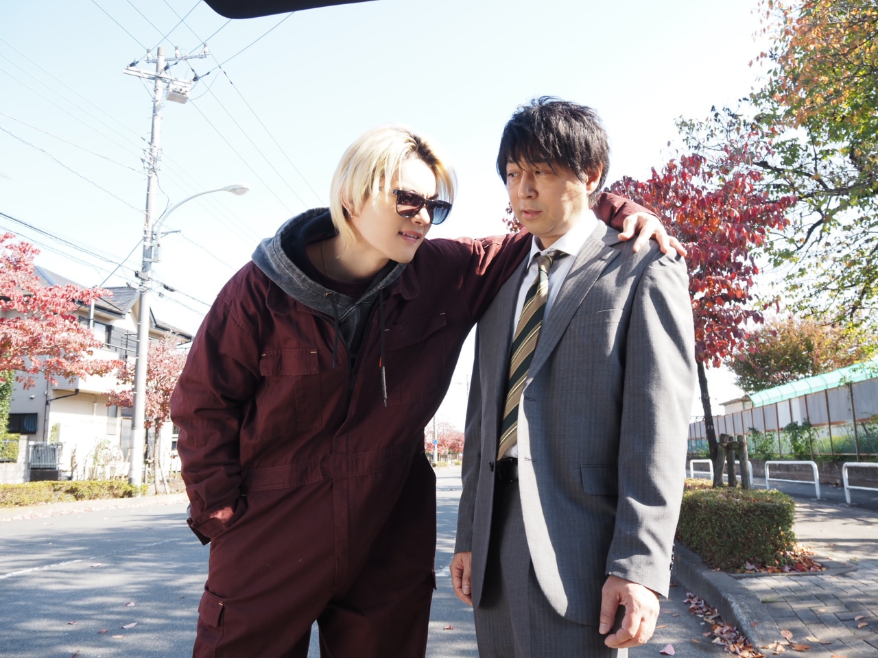 主演の佐野勇斗とササキオサム（MOON CHILD）。