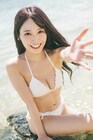 SKE48入内嶋涼、1st写真集から水着カット公開　奄美大島のビーチでさわやかな笑顔を浮かべる