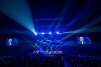 玉置浩二、故郷楽団との10周年ツアーを颯爽と駆け抜ける　新曲「ファンファーレ」も披露