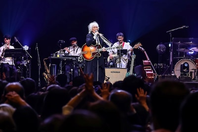 「玉置浩二 with 故郷楽団 10周年 Concert Tour 2025 ～blue eggplant field」の様子。