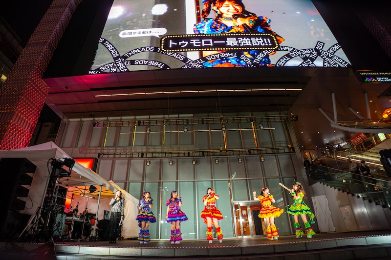 「トゥモロー最強説!!」がファン投票1位に輝いたことを喜ぶ超ときめき♡宣伝部。