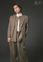 「美的」1月号に登場する氷川きよし＋KIINA.。