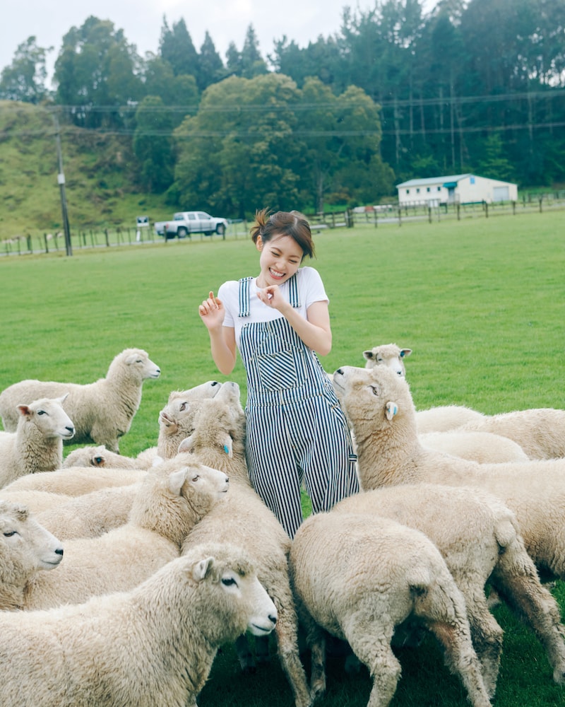 松田里奈（櫻坂46）1st写真集（タイトル未定）特典「金運アップおまじないカード」絵柄。（撮影：北浦敦子）