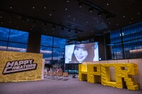 開演前のロビーの様子。