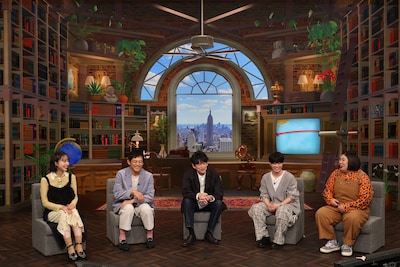 左から井桁弘恵、博多華丸、博多大吉、大橋和也（なにわ男子）、熊元プロレス（紅しょうが）。