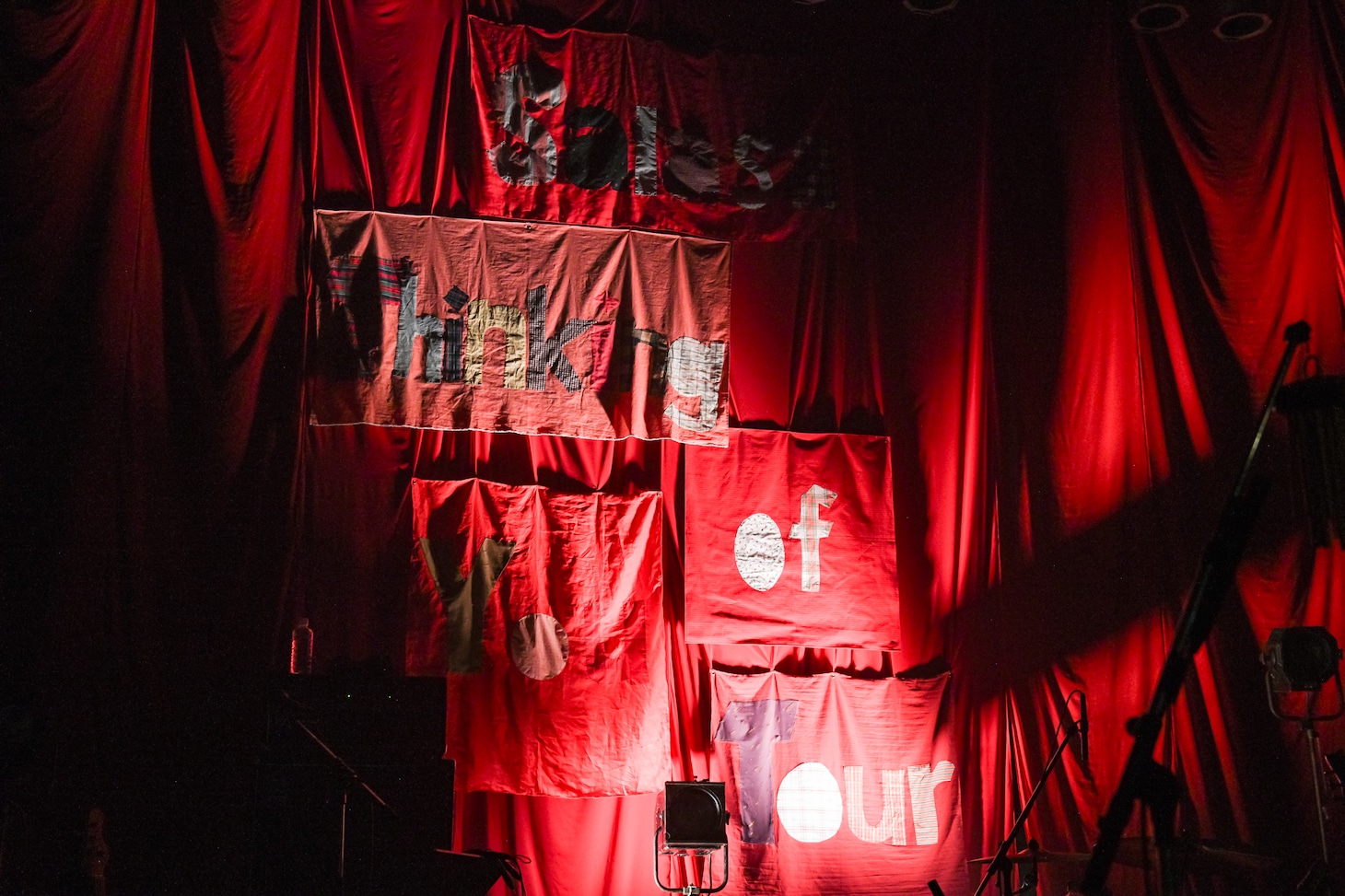 「Salasa Thinking of You Tour 2025」のために用意された装飾。（撮影：岸田哲平）