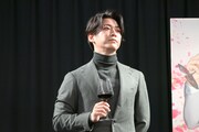 ワインを味わう亀梨和也。