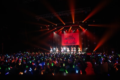 「私立恵比寿中学 Road to Kアリーナ『秋の5都市キャラバンツアー』」初日公演の様子。