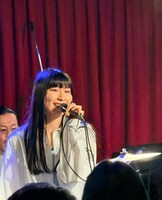 アキラ（Vo / 少年キッズボウイ）（写真提供：日本クラウン）