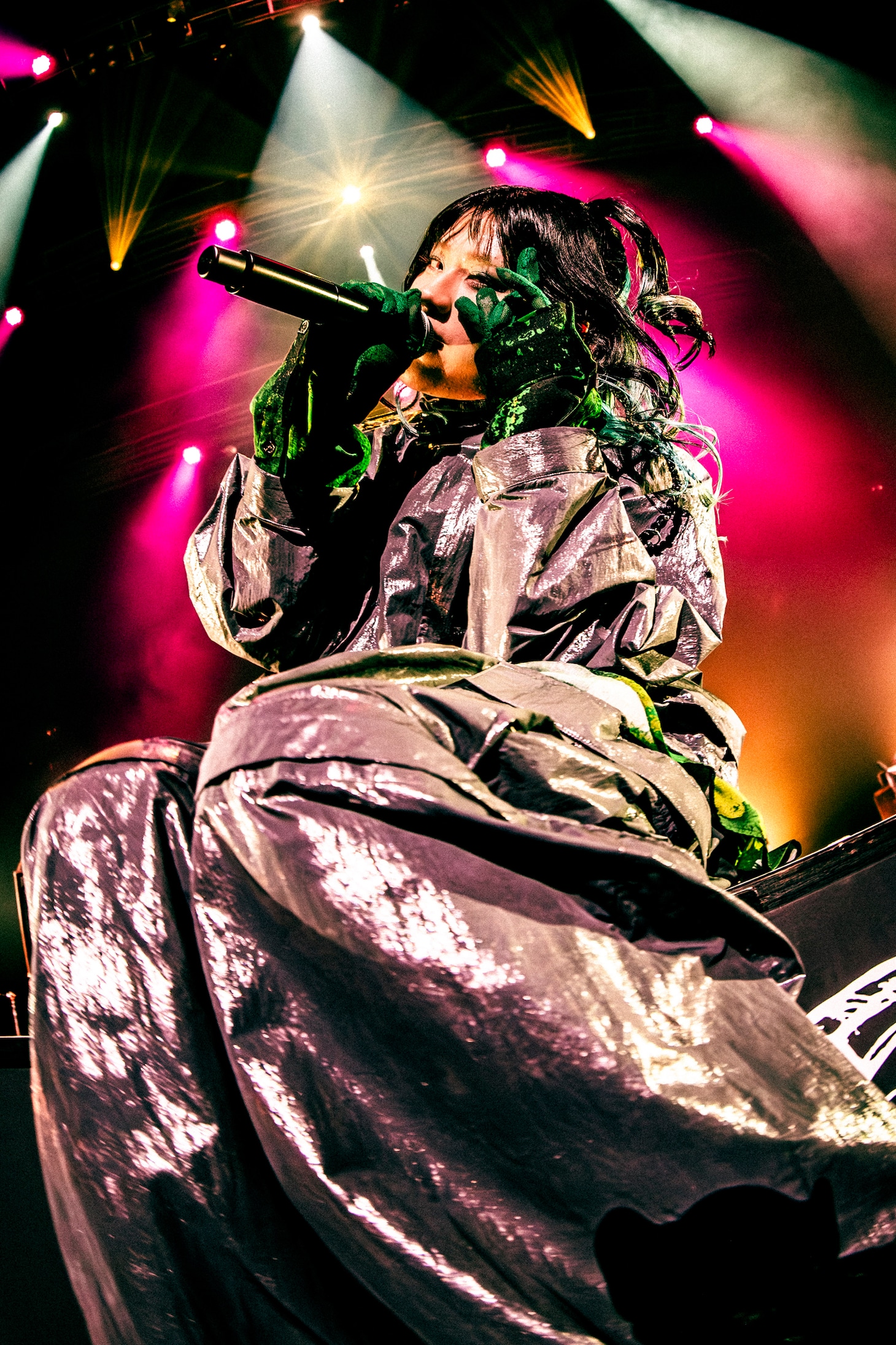 谷絹茉優（Vo）（撮影：タカギユウスケ）