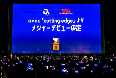 Chevon「よしなに～全国編～」Zepp Haneda（TOKYO）公演よりメジャーデビュー発表時の様子。（撮影：タカギユウスケ）