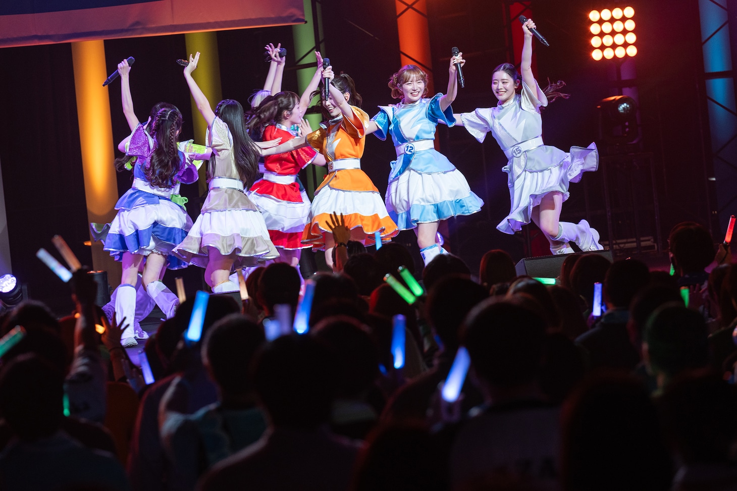 「私立恵比寿中学 Road to Kアリーナ『秋の5都市キャラバンツアー』」初日公演の様子。