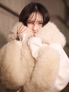 「2025 HOLIDAY collection feat.Aki Suda」に起用された菅田愛貴。