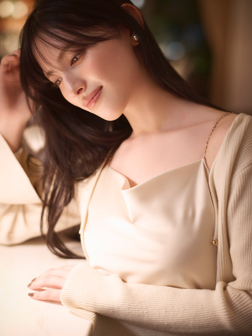 「2025 HOLIDAY collection feat.Aki Suda」に起用された菅田愛貴。