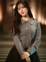 「2025 HOLIDAY collection feat.Aki Suda」に起用された菅田愛貴。