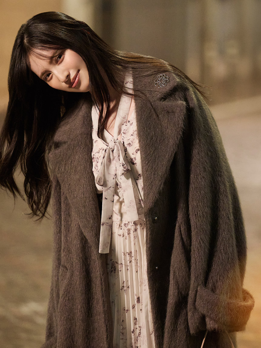 「2025 HOLIDAY collection feat.Aki Suda」に起用された菅田愛貴。