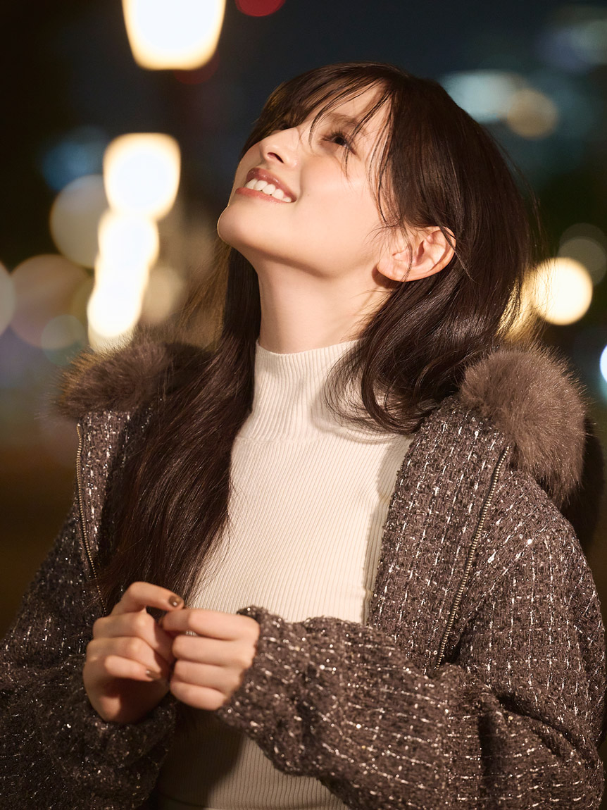 「2025 HOLIDAY collection feat.Aki Suda」に起用された菅田愛貴。
