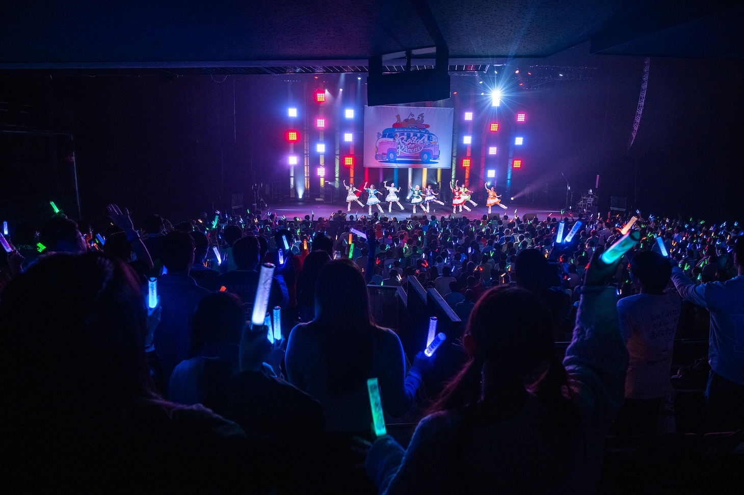 「私立恵比寿中学 Road to Kアリーナ『秋の5都市キャラバンツアー』」初日公演の様子。