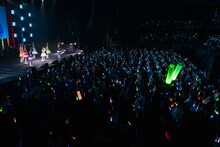 「私立恵比寿中学 Road to Kアリーナ『秋の5都市キャラバンツアー』」初日公演の様子。