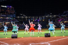 超ときめき♡宣伝部、清宮FRIENDS＆オタクと「超最強」コラボ！イルミネーション点灯式にも登場