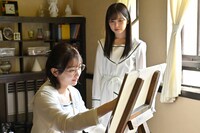 「路地裏ホテル」エピソード2「叶えたい10のこと」より小島凪紗（左）、遠藤理子（右）。