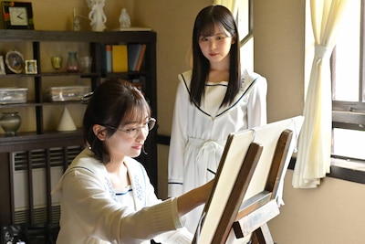 「路地裏ホテル」エピソード2「叶えたい10のこと」より小島凪紗（左）、遠藤理子（右）。