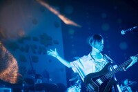 藤田（B / ネクライトーキー）（Photo by Kana Tarumi）